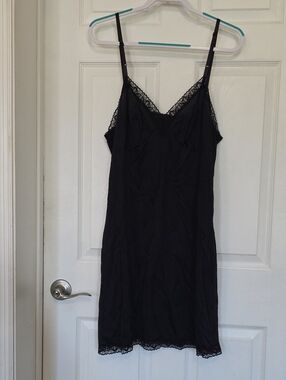 Vanity Fair Black Lace-Trim Slip
